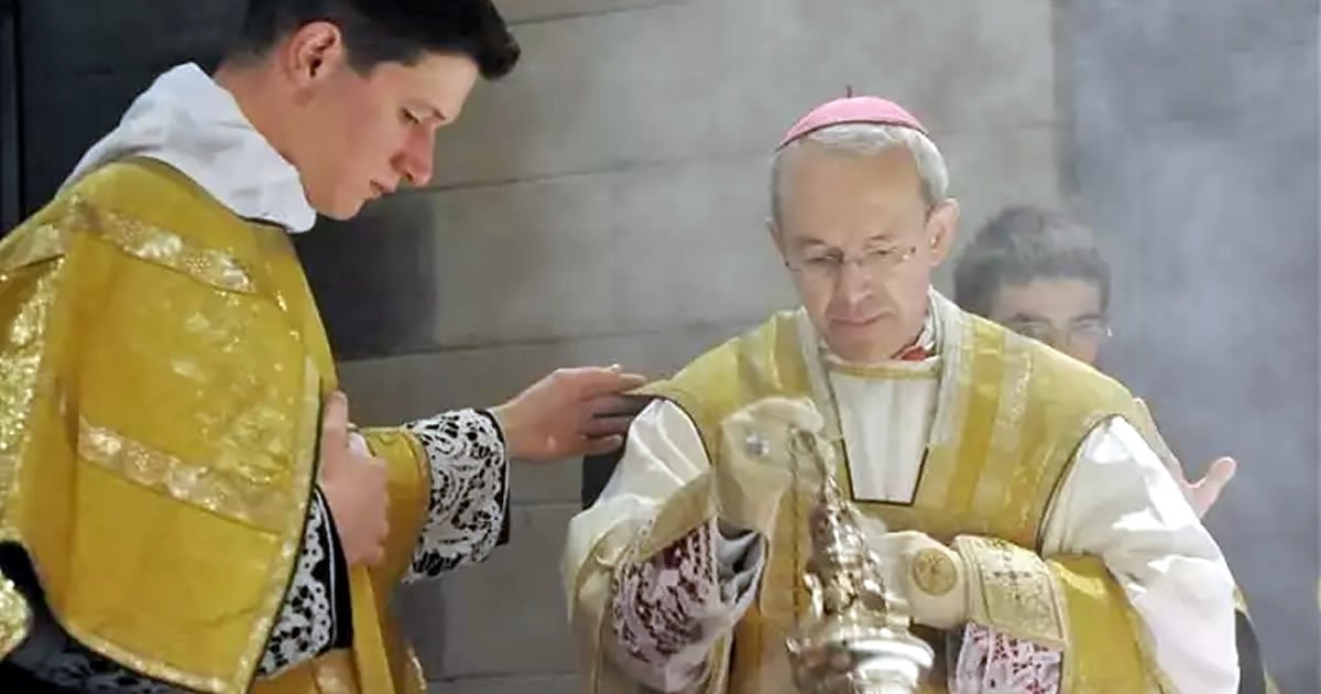 Entrevista do Bispo Athanasius Schneider ao Rorate Caeli